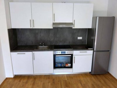 Ruhiger 3 ZIMMER-NEUBAU + neuwertige Einbauküche + neuwertige Sanitäranlagen (Bad + WC) + Lift!
