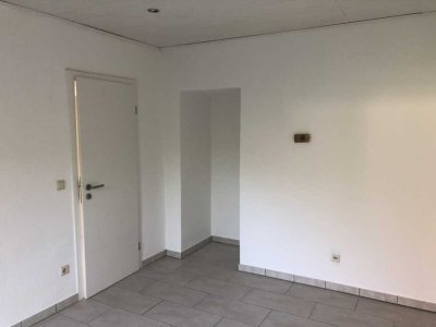 Freundliche und sanierte 1,5-Zimmer-Erdgeschosswohnung mit Balkon und EBK in Kindsbach