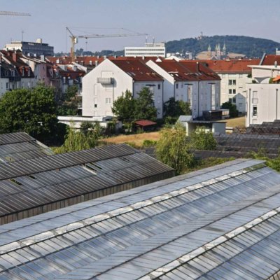 Lichtdurchflutete 2-Zi. Whng. EK, WG geeignet, Balkon