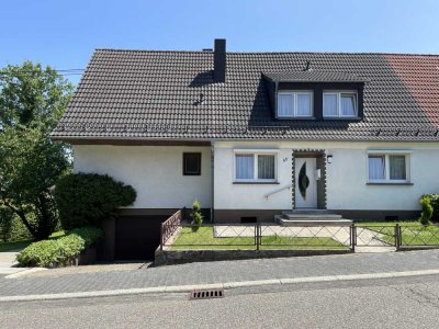 Einfamiliendoppelhaus - rd. 160 qm Wohnfläche- 880 qm Grundstück - mit Ausbaupotential