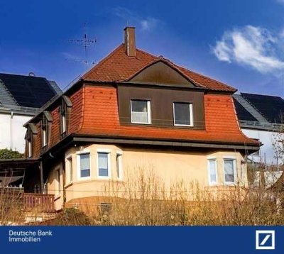 Stilvolle Villa mit Gartenparadies am Südhang über den Dächern von Altbach !