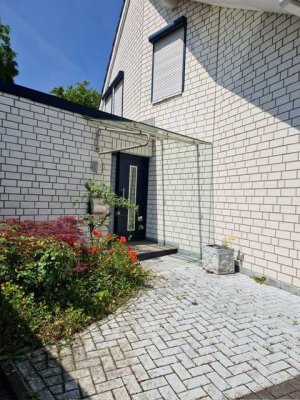 Attraktives,geräumiges Haus mit fünf Zimmern  in Mönchengladbach, Wickrathberg