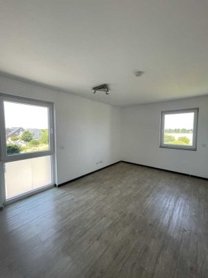 Helle, moderne 2Zi Wohnung mit Balkon