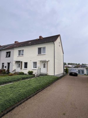 Reihenendhaus mit unverbaubarem Ausblick und Garage in Wismar-Süd