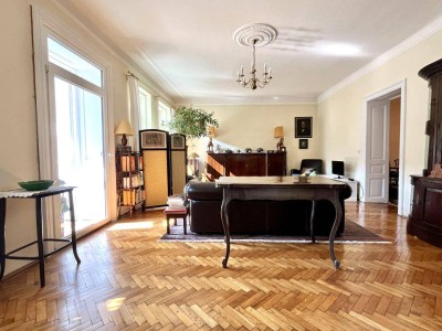 Große, gepflegte Villa in zentraler Ruhelage