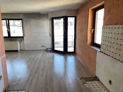 Renovierungsobjekt mit Charme – 2-Zimmer-Wohnung mit Balkon und Stellplatz