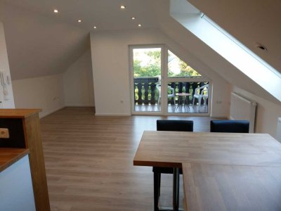DG-Wohnung in Goldbach mit Einbauküche und Balkon: stilvolle 2-Zimmer