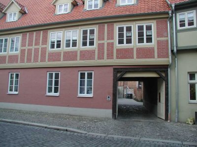 2-Raum Maisonettenwohnung mit Carport in Marktnähe!