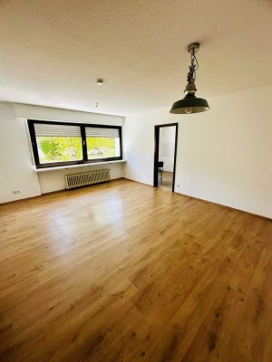 Schöne und gepflegte 2,5-Zimmer-Souterrain-Wohnung mit Terrasse in Velbert-Langenberg