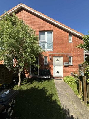 modernes "Viertelhaus" * 3 Zimmer * ca. 75m² Wohn-/Nutzfläche * kleiner Garten + Carport