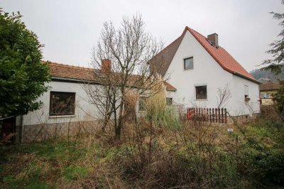 Wohnhaus mit Nebengebäuden auf großem Grundstück  *** PROVISIONSFREI für den Käufer ***