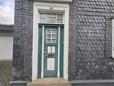 Freistehendes Ein- bis Zweifamilienhaus mit großem Grundstück in Gummersbach