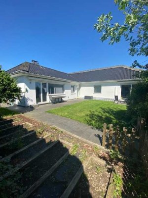 Großzügiger Bungalow mit Südgarten auf traumhaftem Grundstück - Wohnen auf einer Ebene