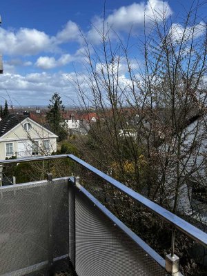 Erstbezug nach Sanierung: 4-Zimmer Dachgeschosswohnung mit Balkon in Bielefeld-Innenstadt