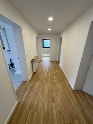 3 Zimmer, Neu saniert, ruhige Lage (Video !!) mit Balkon -  Hochparterre L