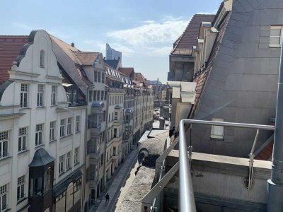 JÄGERHOF * Innenstadt* helle 3 Zimmer-Whg. mit gr. Balkon* Parkett* EBK* Bad m. Wanne & Dusche*