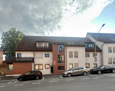 Frisch sanierte und helle Maisonette Wohnung inkl. Küche, WM + TG Stelllplatz. Ab sofort zur Miete !