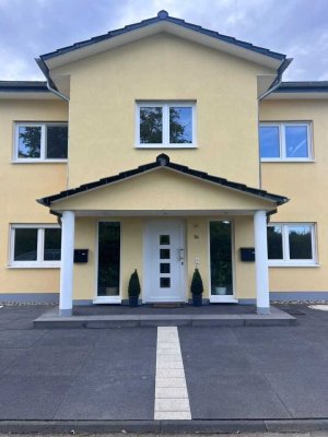 Niedrigenergie Haus mit zwei Wohnungen, provisionsfrei, zentral und ruhig gelegen