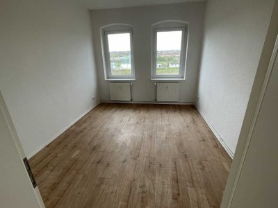 sanierte 3-Raumwohnung mit Einbauküche und Ausblick - ruhig