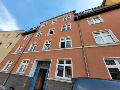Renoviert, Dielenboden, Wannenbad, Balkon, ruhige Lage & bereit für Ihre  Besichtigung.