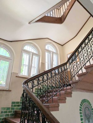 Freie 3-Zimmer-Wohnung in Top-Lage mit hohen Decken