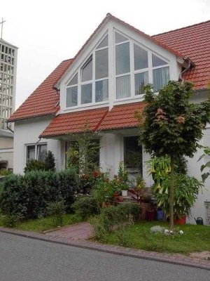 Helle 4,5-Zi.-Maisonette mit Garten,Terrasse & Stellplatz – Hausgefühl in Frankfurt