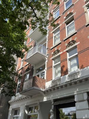 Super schöne Altbauwohnung mit Balkon in begehrter Lage
