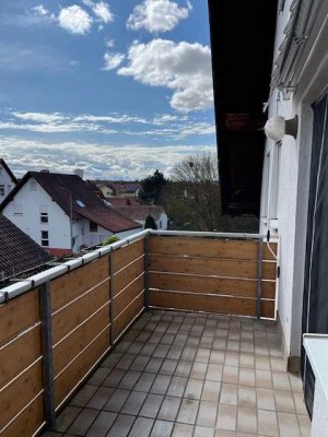 Geschmackvolle, gepflegte 4-Raum-Maisonette-Wohnung mit Balkon in Hatzenbühl