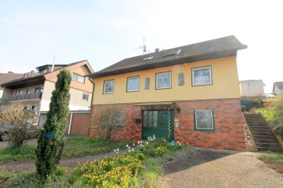 Großzügige Immobilie in Nöttingen - auch als Mehrgenerationenhaus geeignet