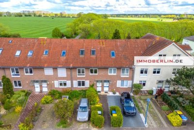 IMMOBERLIN.DE - Charmantes Reihenhaus mit Sonnengarten & Potential in familiär ländlicher Lage