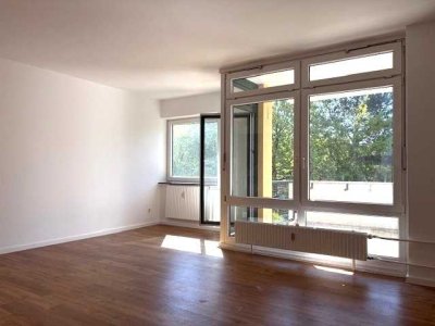 * RUHIG & GRÜN IM BELIEBTEN BUCKOW: APPARTEMENT MIT EINBAUKÜCHE, WANNENBAD & SONNENBALKON! *