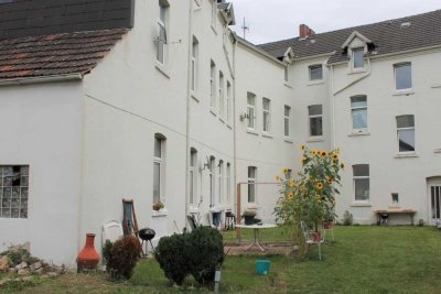 *** Einstieg in den Immobilienmarkt: schöne Zweizimmer-Altbauwohnung  ***