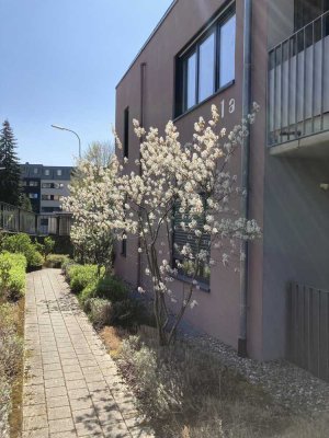 Architektonisches Highlight mit 4 Zimmern und großem Balkon zum Innenhof, Lö-Hünerbergweg