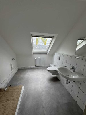 Gemütliche Dachgeschosswohnung mit Loggia in ruhiger Wohnlage – Duisburg-Wehofen