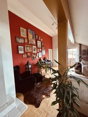 Helle 3-Raum-Dachgeschosswohnung mit gehobener Innenausstattung mit Balkon und EBK in Rosenheim