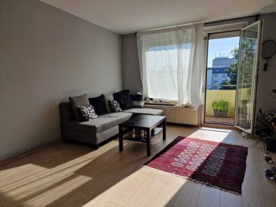 Helle 2 Zimmerwohnung mit Sonnenbalkon, nähe der Klassikstadt