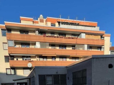 Mit dem Lift bis vor die Wohnungstür! Etagenwohnung mit 2 großen Loggien und TG-Stellplatz