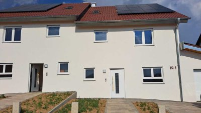 Moderne, helle Doppelhaushälfte mit 140 m² in ruhigem Neubaugebiet – mit Wärmepumpe, PV-Anlage