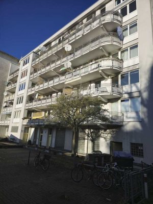Kapitalanlage mit 3% Nettorendite: Vermiete 4-Zimmer-Whg in gutem Zustand mit Balkon auf Erbbaurecht