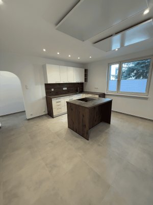 Erstbezug nach Kernsanierung – 2-Zimmer-Ruheoase mit Innenhofblick im Zentrum von Fischamend