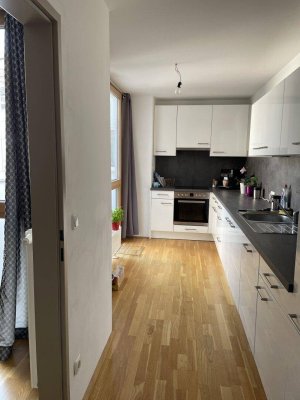 Moderne, geräumige 2-Zimmer-Wohnung mit möblierter Küche und kleinem Balkon in Zentrumslage Ried