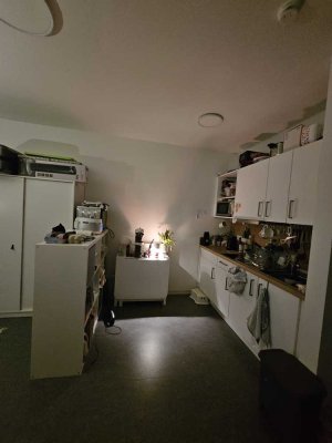 Zuhause mit 1 Zimmer und Balkon in zentraler Lage von Erlangen