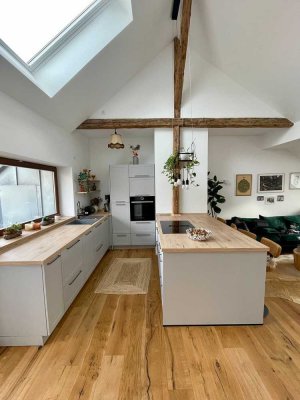 Freies 3-Raum DG im Zentrum - Terrasse, Klima, Parkett, Feinstein, Einbauküche, 2 PKWs möglich