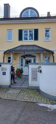 Erstbezug nach Renovierung: Moderne 2,5-Zi-DG-Wohnung in Ottobrunn