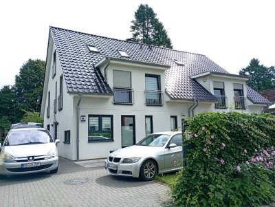 Möblierte Doppelhaushälfte mit Garten, Pool & Kamin in Hamburg-Eidelstedt