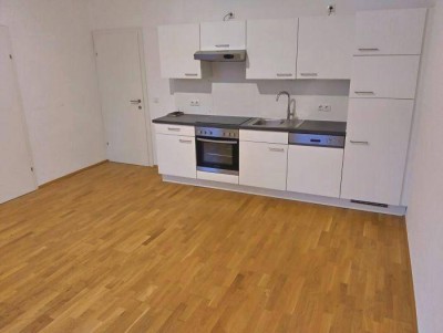 3 ZIMMER-Altbau + ruhiger Balkon 12m² + neuwertige Einbauküche + neuwertige Sanitäranlagen + Lift!