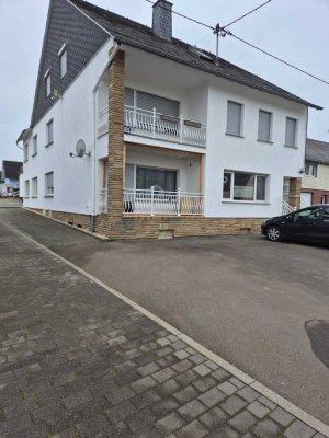 Lichtdurchflutete 3,5-Zimmer-Wohnung mit Balkon, EBK und Garage in Wüschheim