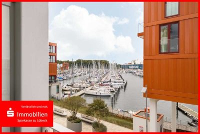 Die Ostsee und die Marina im Blick