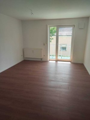 Exklusive, frisch renovierte 2-Zimmer-Wohnung mit Balkon und Tiefgaragenstellplatz in Regensburg