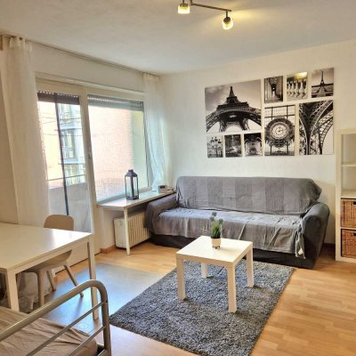 Komplett eingerichtete Wohnung mit Balkon und Aufzug